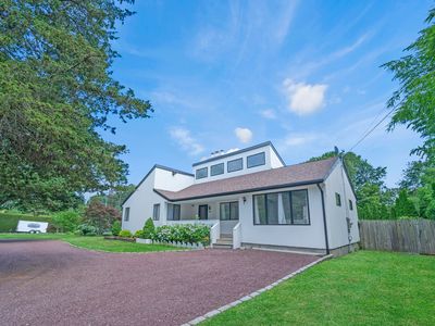 8 School St, Hampton Bays, NY, 11946