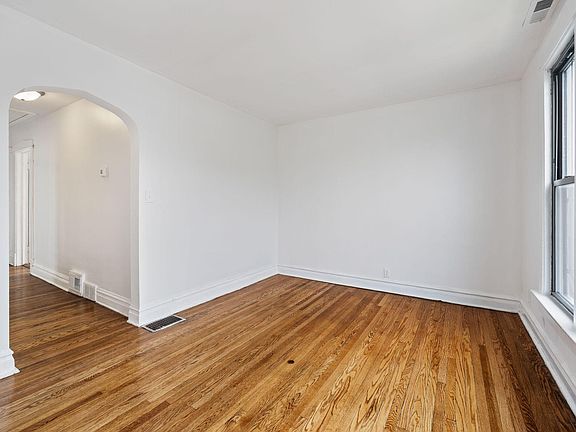 4th image of 3601 N Sacramento Ave Unit 2