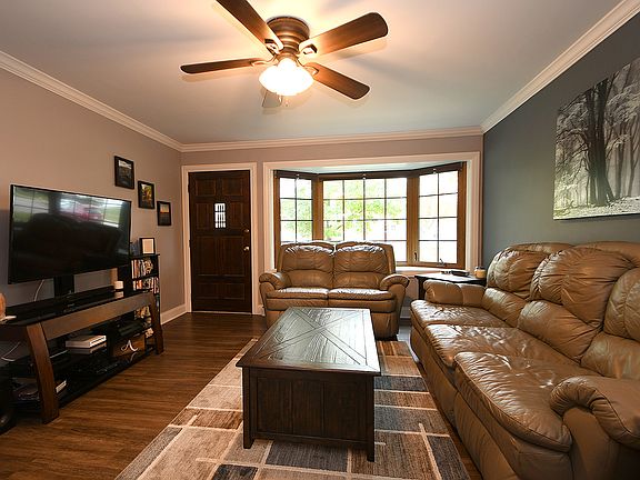 2nd image of 16747 Oconto Ave