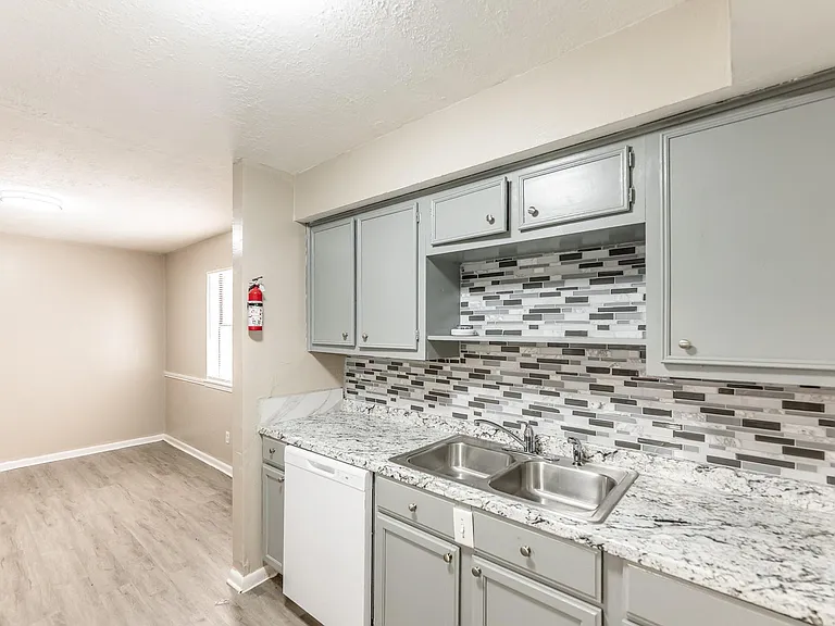 1329 Windsor St #2 — Photo 7