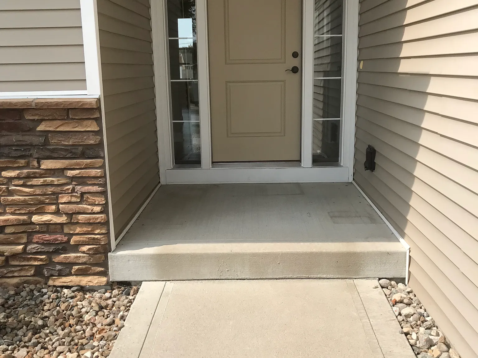 4 bed, 1277 sqft, $2,450 — Photo 2