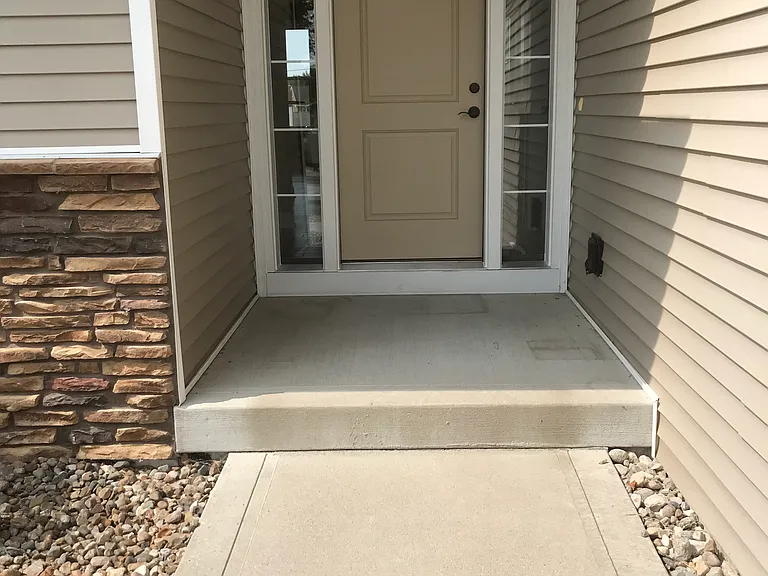 2721 London Dr — Photo 2