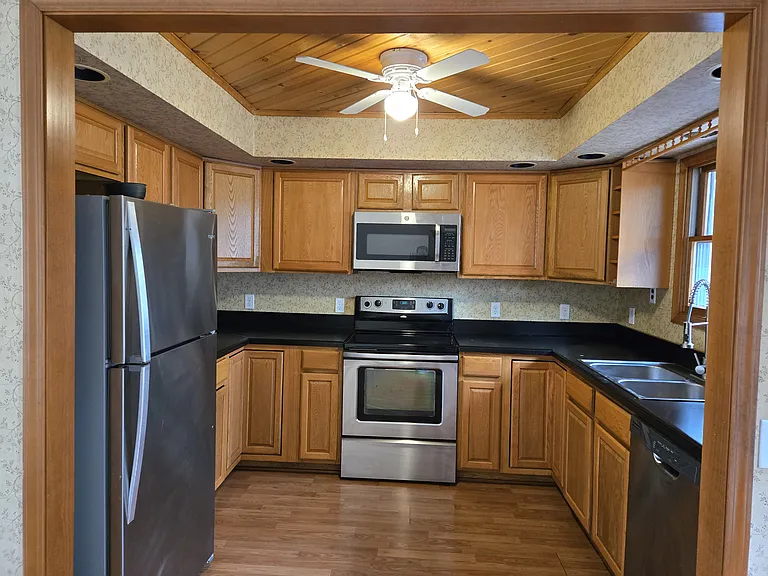 802 S Jackson Blvd — Photo 1