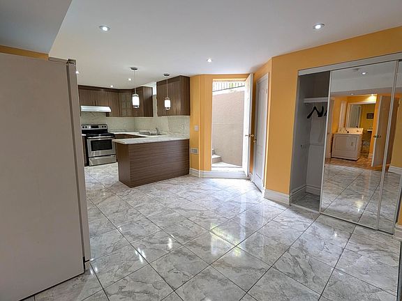 5th image of 8 Astoria Pl #Basement
