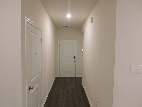 3rd image of 913 Glover Dr