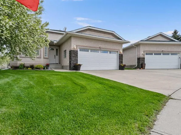 310 W Riverside Gdns NW, High River, AB T1V 1Y9
