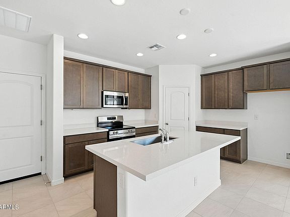 3rd image of 24242 W HILTON Avenue