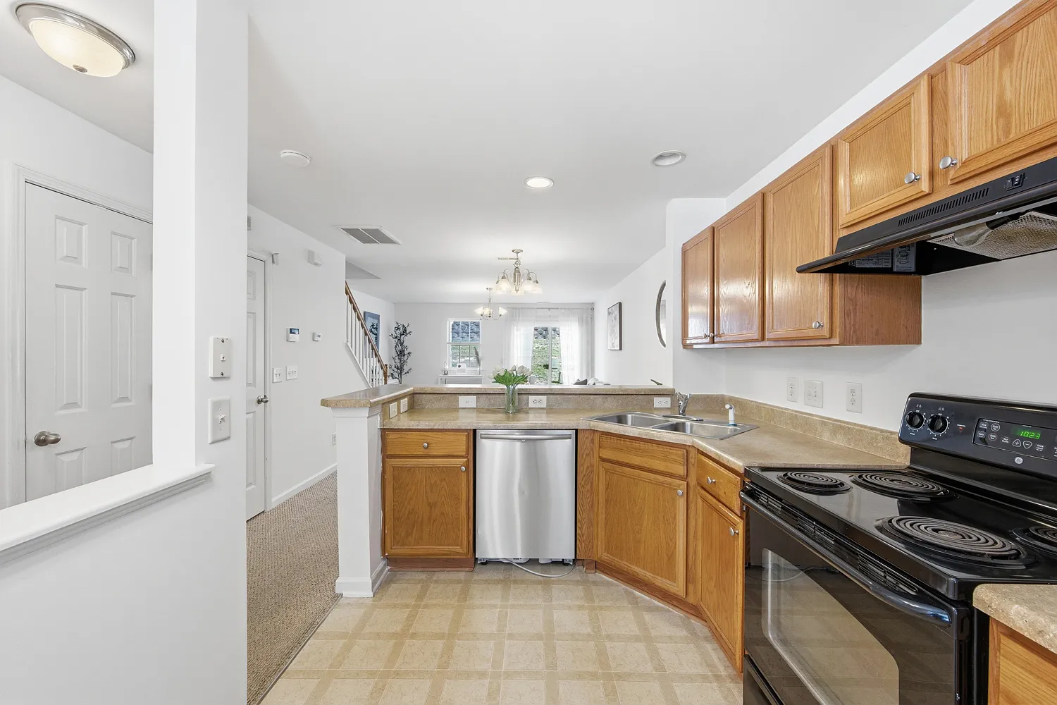 2 bed, 2.5 bath, 1063 sqft, $1,500 — Photo 3