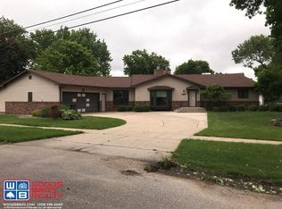 2407 Riverside Dr, Grand Island, NE 68801