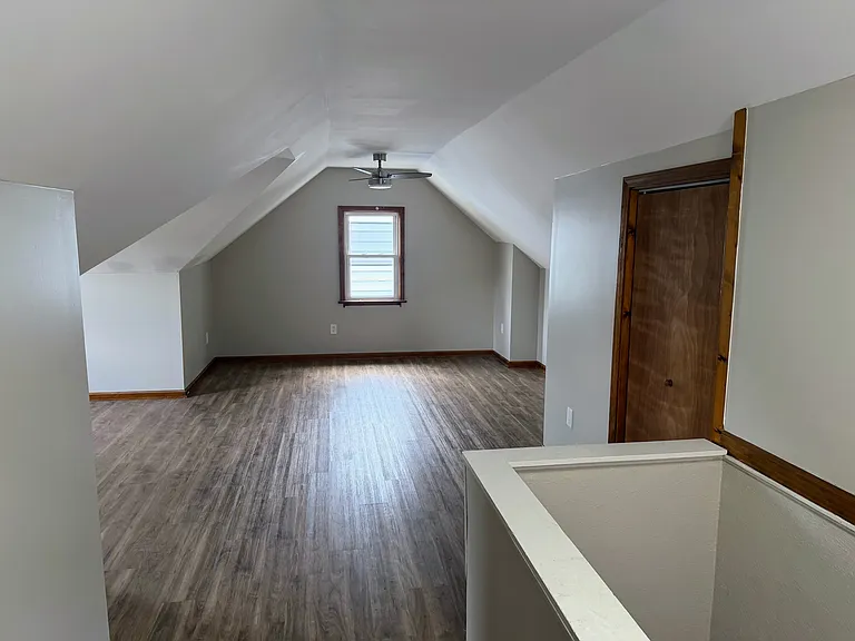 10806 Plymouth Ave — Photo 11