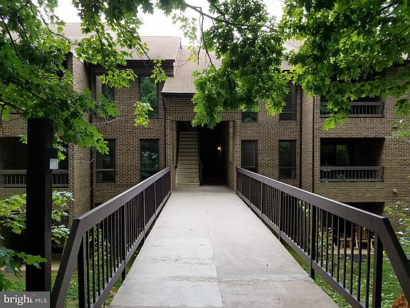 3rd image of 44761 Woodlake Ct #1B