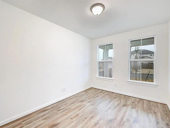 5th image of 183 Alicante Ln