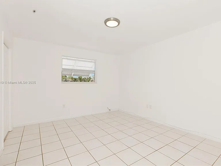 1060 NE 78th Street Rd #10 — Photo 8