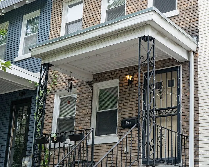 1165 Abbey Pl NE — Photo 1