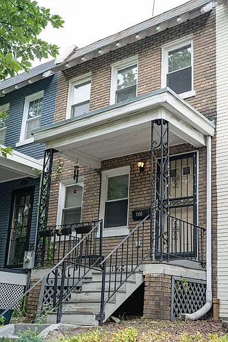 1165 Abbey Pl NE Photo 1