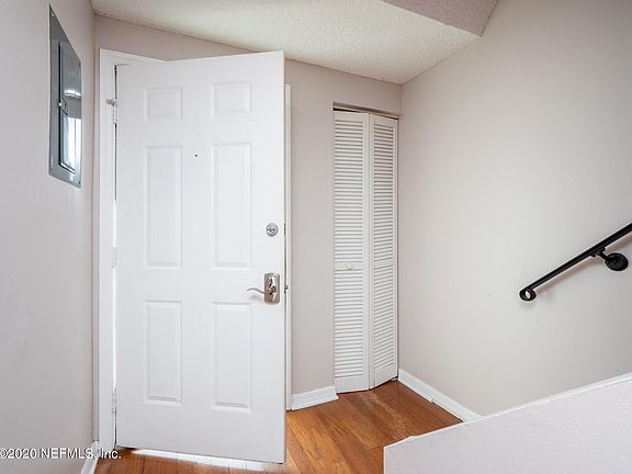 4th image of 405 Marsh Cove Ln