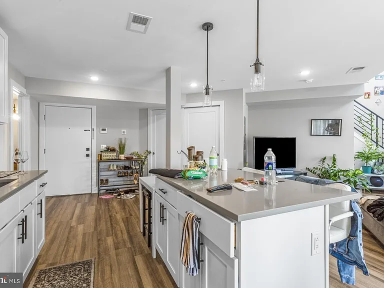 3965 Lancaster Ave #301 — Photo 3