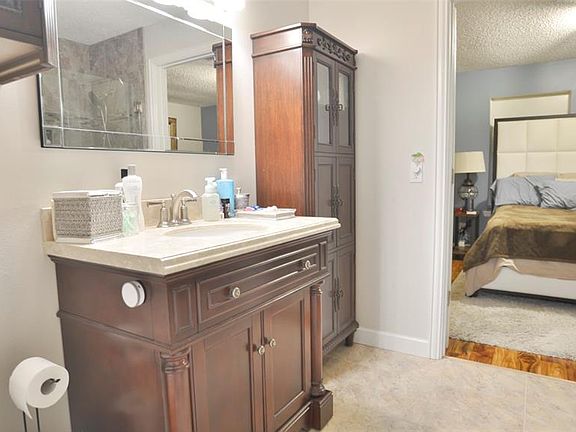 3rd image of 418 Garland Dr APT 241