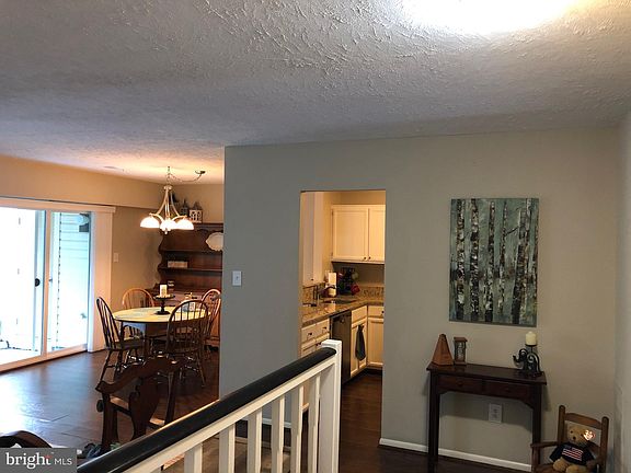 4th image of 1054 Warwick Ct #A