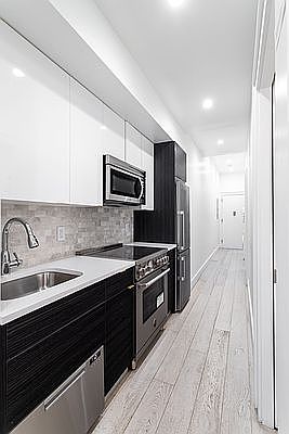 5th image of 143 Christopher St #2F