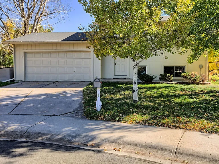 1909 McAllister Ct — Photo 1