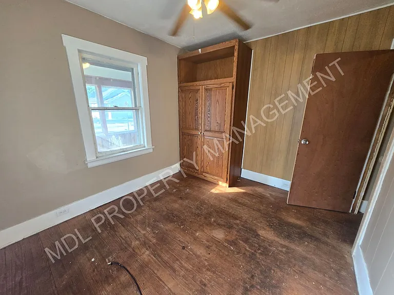 2257 S Niagara St — Photo 5