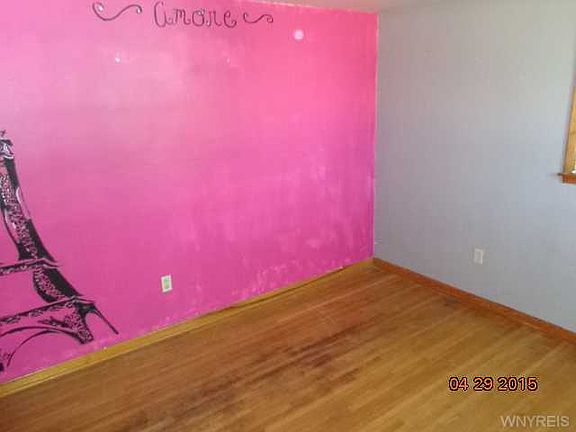 5th image of 176 Edward St