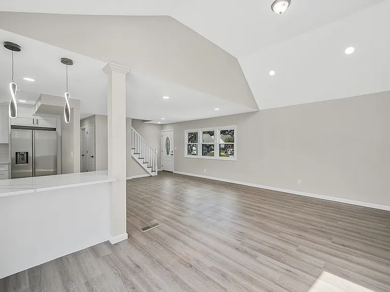 2 Spencer St — Photo 3