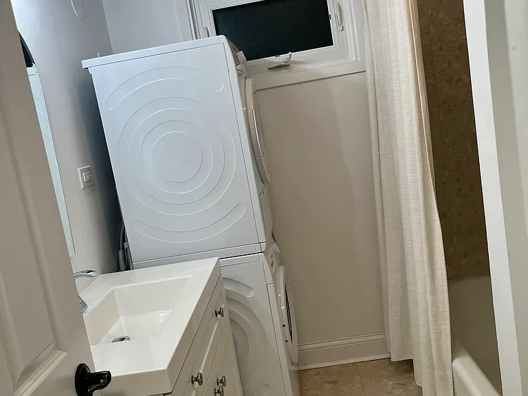 816 W Saint James St #2SW — Photo 14