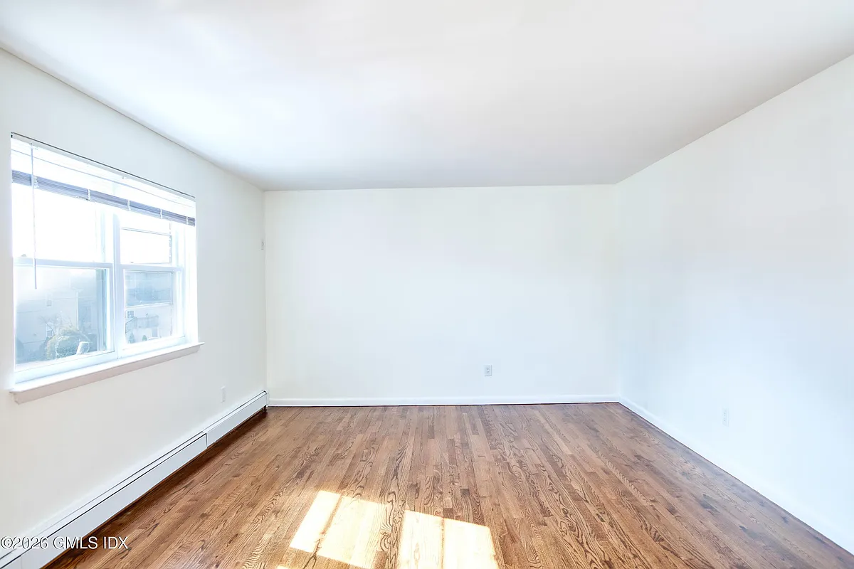 Building Photo - 25 Alexander St #B
