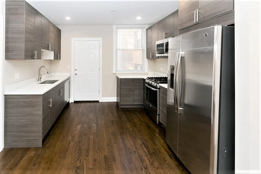 Building Photo - 1432 W Farragut Ave #E04P