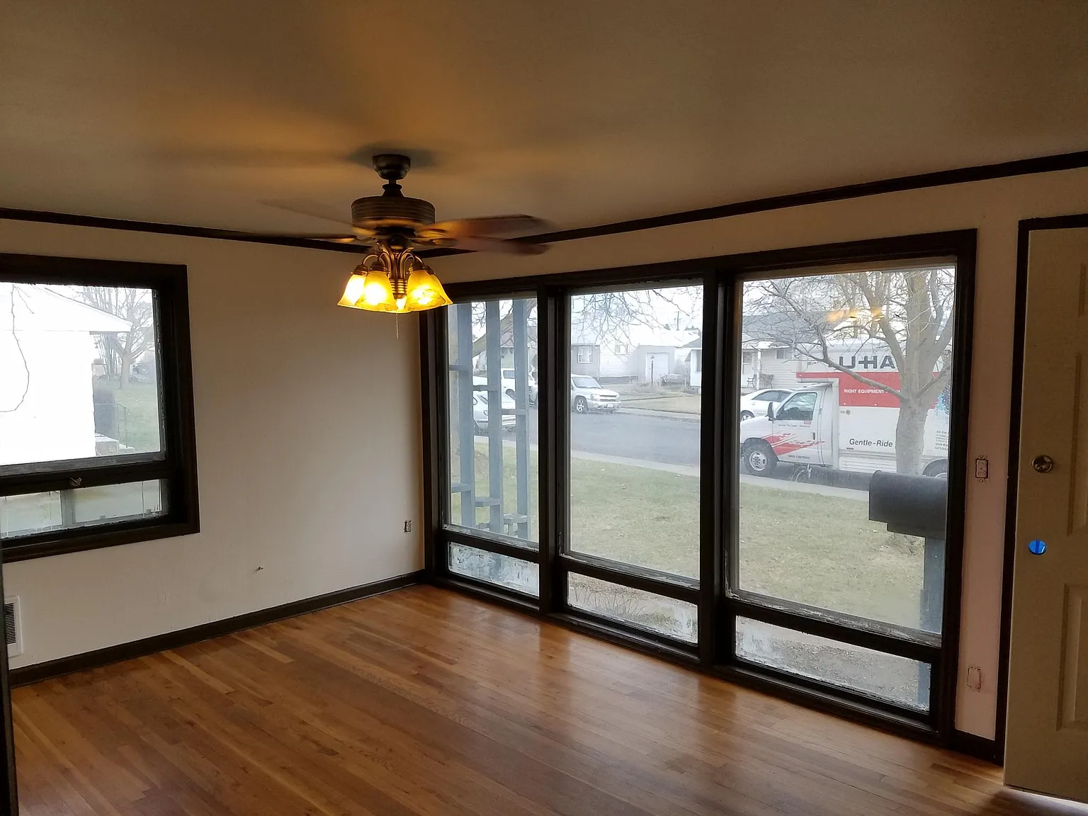 3 bed, 1452 sqft, $2,100 — Photo 3