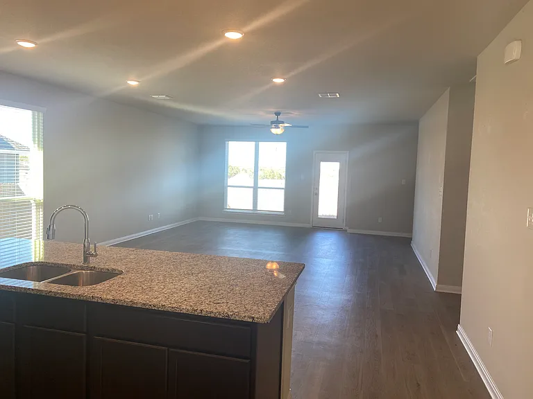 2060 Dade Loop — Photo 12