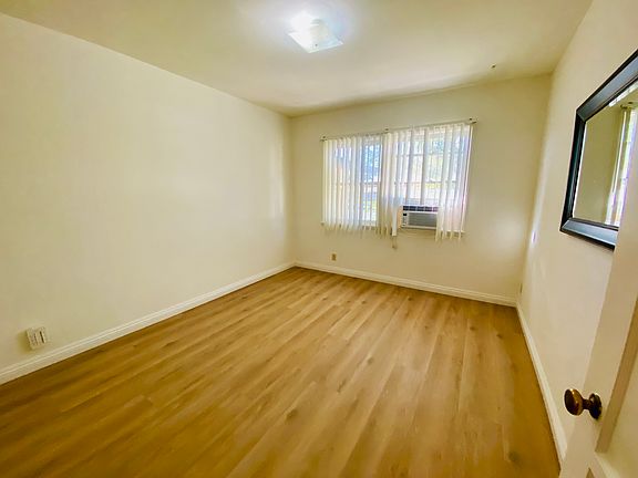 4th image of 2319 Merton Ave #4