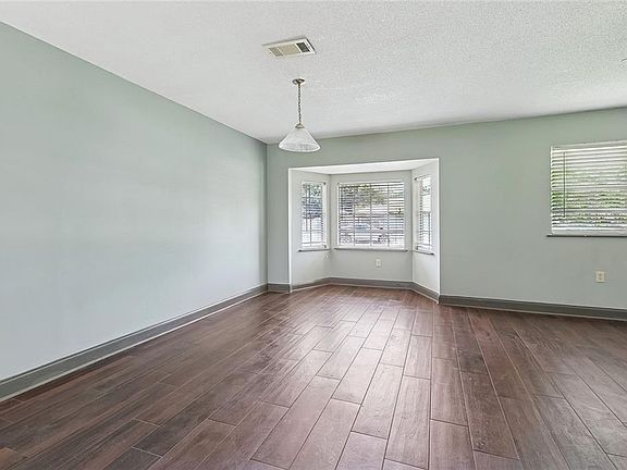 3rd image of 1444 Meadowlawn Dr