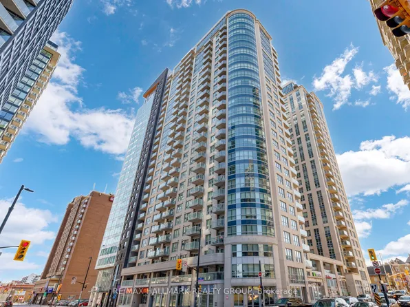 242 Rideau St #803, Ottawa, ON K1N 0B7