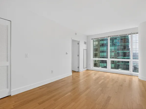 77 Hudson Street image 3 of 28