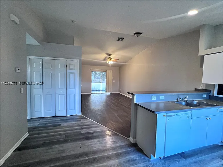 1809 SW Santa Barbara Pl — Photo 6