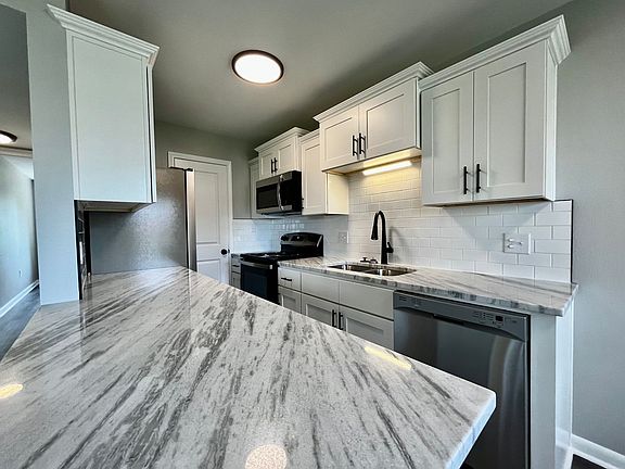 3rd image of 409 E Park Ave APT 9