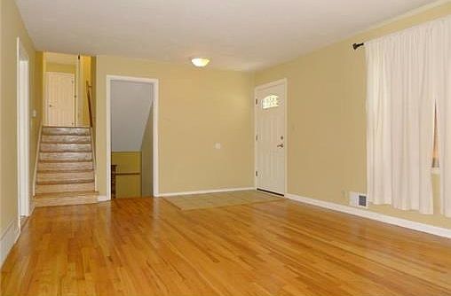 3rd image of 7726 W 94th St
