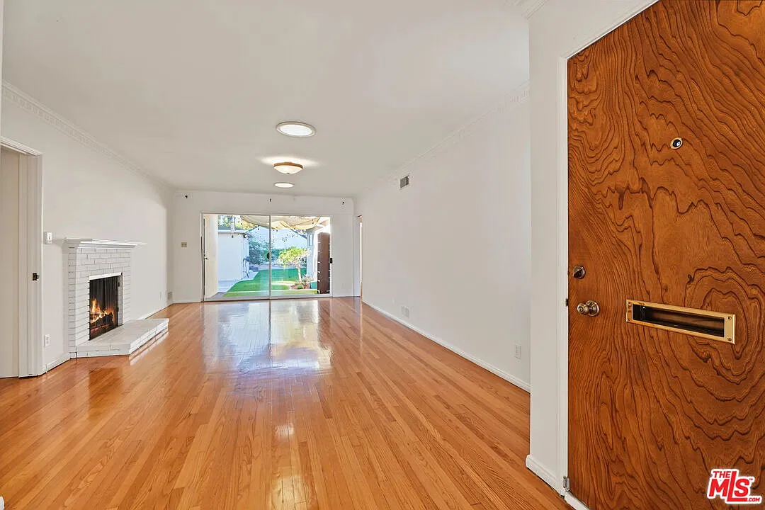 3 bed, 2.0 bath, 2110 sqft, $6,750 — Photo 4