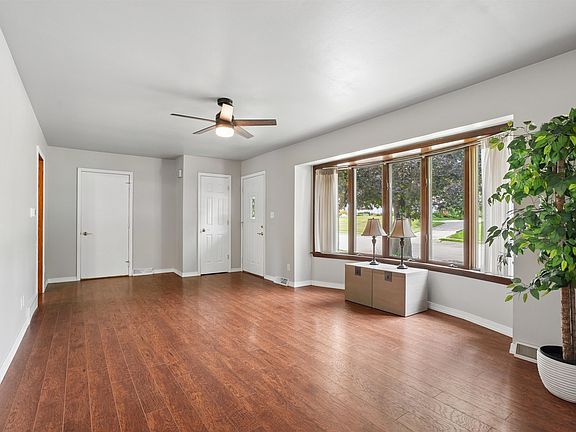 5th image of 2098 Jeffrey Dr