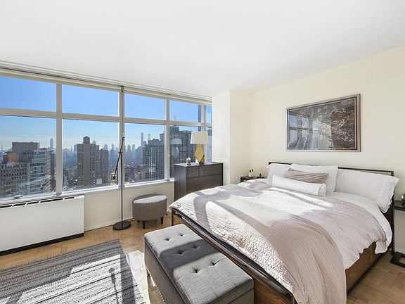 5th image of 160 W 66th St APT 36D