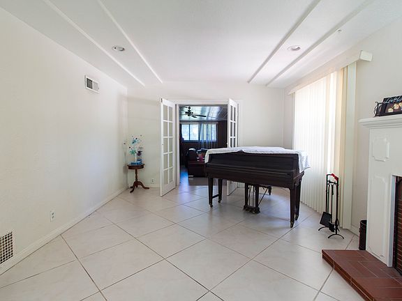 4th image of 3120 N Sierra Way