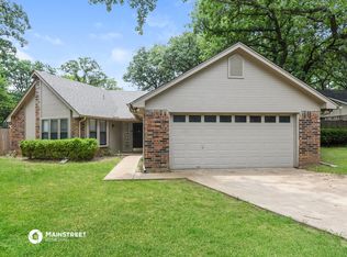 412 Larchmont Way, Azle, TX 76020