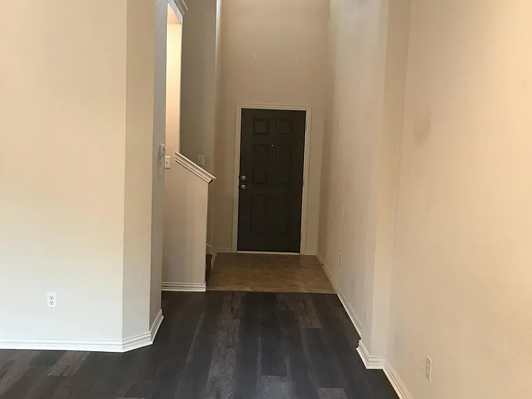 8732 Manhattan Ave — Photo 6
