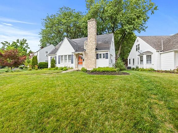 3rd image of 304 E Schreyer Pl