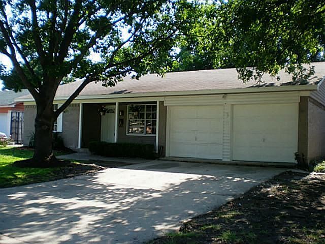 1st image of 909 N Cottonwood Dr