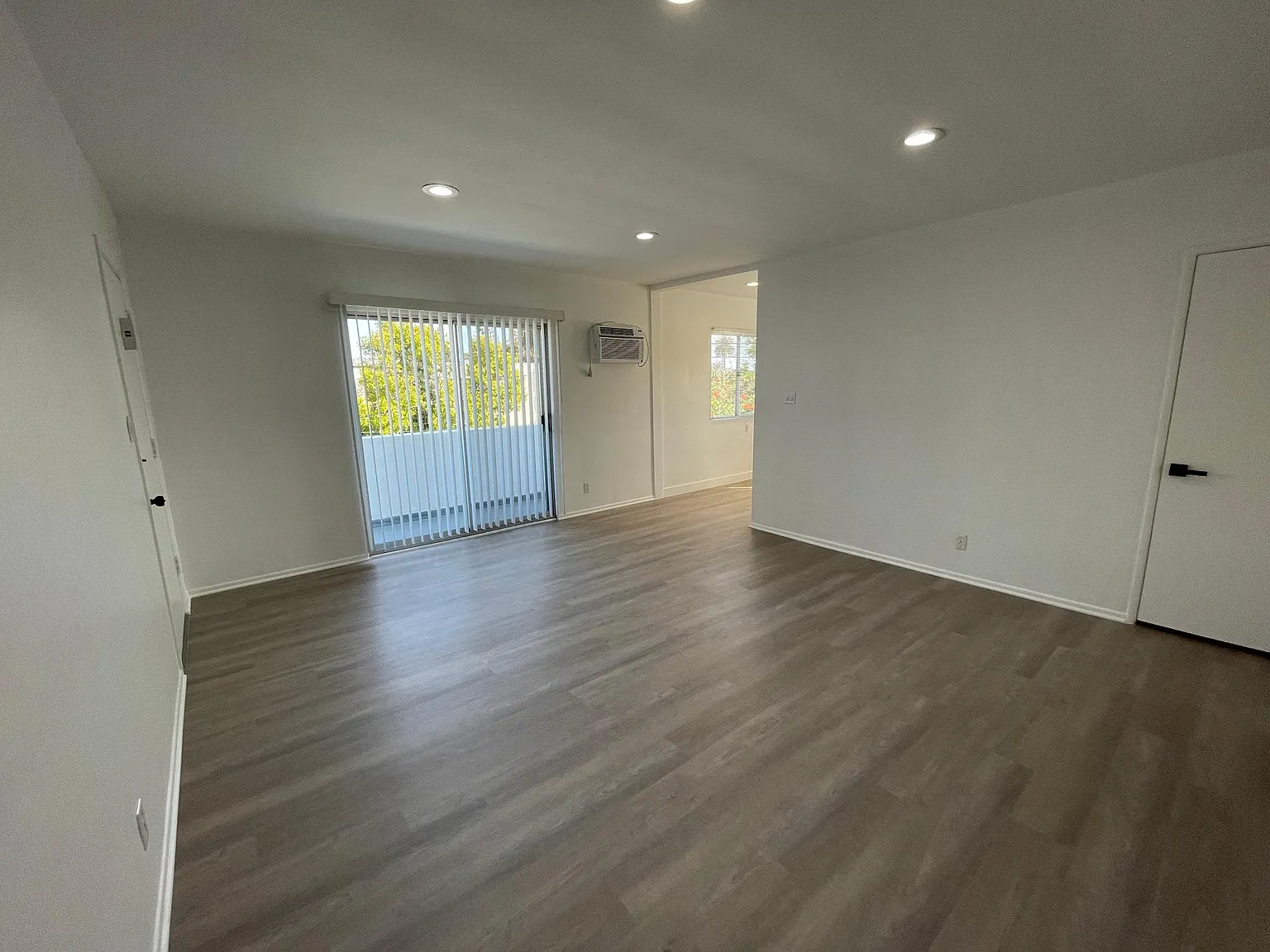 2 bed, 1000 sqft, $3,250 — Photo 3