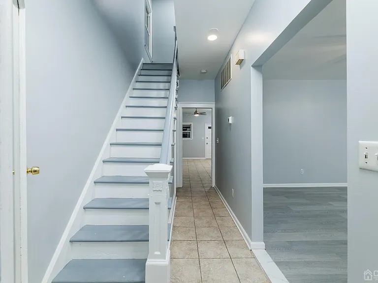 80 Heald St — Photo 3